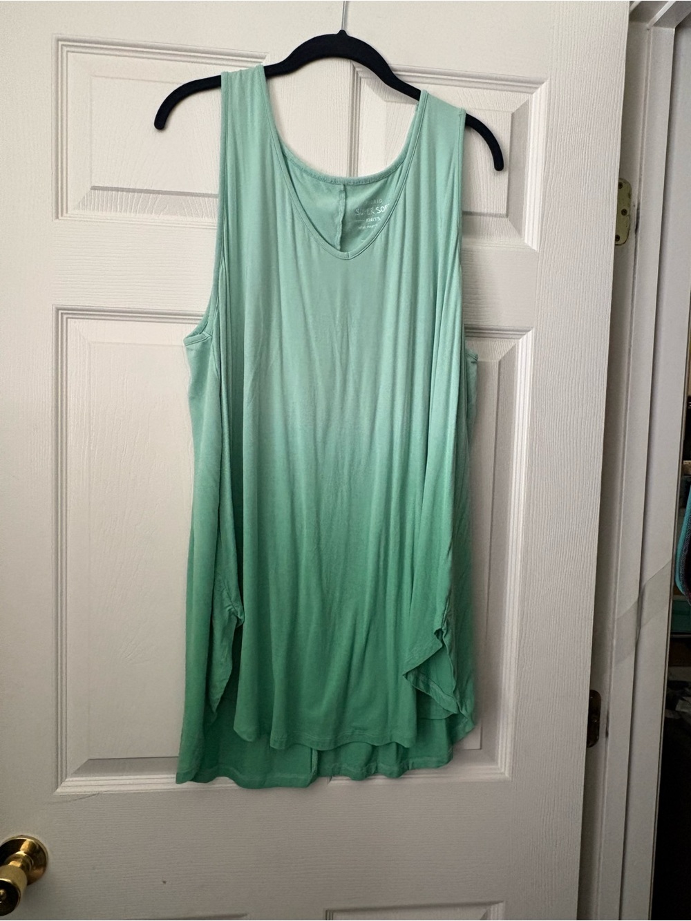 Torrid green ombre 4X original shirttail super soft v-neck tank